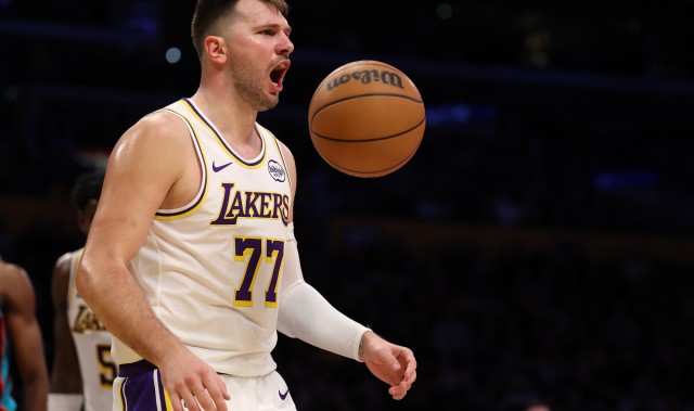 星空体育官网-火力全开！东契奇半场5记三分拿下23分3板7助1帽 次节独得14分