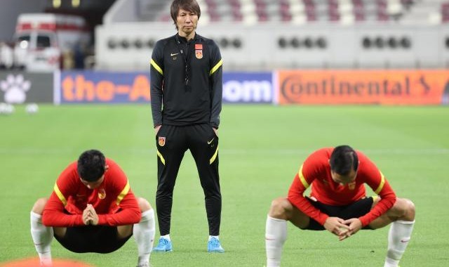 “腰病”无药医！李铁排兵惹争议 国足此刻思念成疾