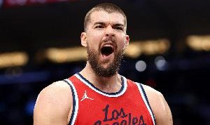 星空体育在线登录-祖巴茨：竞争DPOY对我意义重大 我职业生涯还没赢得过太多奖项